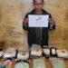 Tersangka R (40) saat diamankan polisi bersama paket sabu dan ekstasi yang disita di Kota Jambi dan Muaro Jambi. Kamis (28/8/2025). (Dok. Humas)