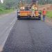 Pekerja BPJN Jambi melakukan perbaikan jalan nasional dengan metode pelapisan aspal baru di salah satu ruas jalan, Kamis (28/8/2025). (Dok. Daus)