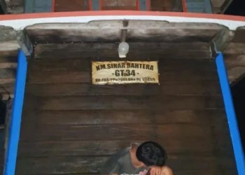 KM Sinar Bahtera berbobot 34 GT yang diamankan Bakamla RI karena mengangkut bawang merah ilegal tanpa dokumen resmi. (Dok. Humas)
