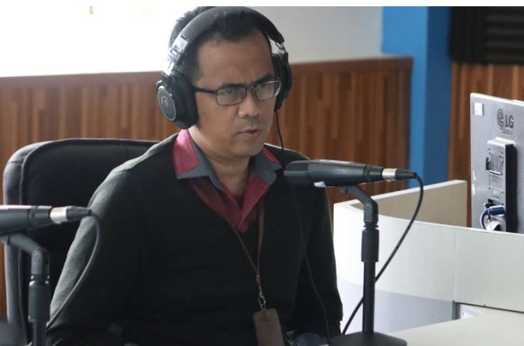 Padli, Kepala Keasistenan Pemeriksaan Laporan Ombudsman Jambi, saat menjadi narasumber dalam dialog publik di RRI Jambi, Kamis (31/7/2025). (Dok. Nahar)