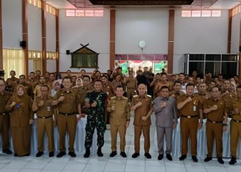 Gubernur Jambi Al Haris bersama Bupati Bungo Dedy Putra, jajaran pejabat Pemprov dan Pemkab Bungo, serta unsur Forkopimda usai rapat koordinasi percepatan pembangunan dan pengembangan Bandara Bungo, Selasa (5/8/2025). (Dok. Erit - Humas)