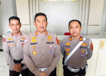 Dirlantas Polda Jambi Kombes Pol Adi Benny Cahyono bersama Jajaran memberikan keterangan pers terkait pengamanan Presisi Merdeka Run 2025 di Mapolda Jambi, Jumat (1/8/2025).(Dok. Stepanus)