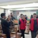Dua terdakwa kasus tindak pidana pencucian uang (TPPU) hasil kejahatan narkotika, Dedi Susanto alias Tek Hui dan Mafi Abidin, digiring keluar ruang sidang usai mendengar putusan vonis di Pengadilan Negeri Jambi, Senin (11/8/2025). (Dok. Nahar)