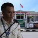 Wandi Adi, Ketua Aliansi Wartawan Kerinci, memberikan pernyataan pers terkait penanganan kasus dugaan korupsi proyek PJU oleh Kejaksaan Negeri Sungai Penuh. (Foto: yola)