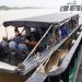 Warga pesisir mengikuti layanan kesehatan gratis dalam program Kapal Klinik Terapung Ditpolairud Polda Jambi di Pelabuhan Pasir, Kota Jambi, Rabu (7/8/2025). (Foto:Nahar)