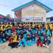 Dirpolairud Polda Jambi, Kombes Pol Agus Tri Waluyo, bersama personel berfoto bersama siswa SDN 143 Pulau Pandan usai mengikuti lomba HUT ke-80 RI, Jumat (15/8/2025).(Dok.Nahar)