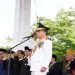 Gubernur Jambi Al Haris memberi hormat saat memimpin upacara peringatan HUT ke-80 Kemerdekaan Republik Indonesia di Lapangan Kantor Gubernur Jambi, Minggu (17/8/2025).(Dok.Erit Kominfo)