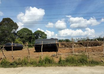 Lokasi pembangunan SPBU PT STS di Jambi yang diprotes HPMPI karena hanya berjarak 1,7 kilometer dari Pertashop. Sejumlah tangki pendam sudah tampak di area pembangunan, Jumat (22/8/2025).(dok. Stepanus)