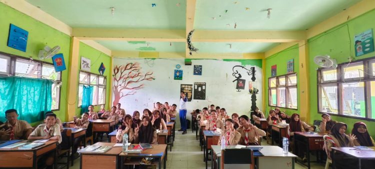Pelajar di Jambi mengikuti edukasi Safety Riding yang digelar PT Sinar Sentosa Primatama (Sinsen), main dealer sepeda motor Honda di Jambi. (Dok. Daus) 