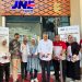 Jajaran manajemen JNE bersama perwakilan Otorita IKN meresmikan Sales Counter JNE pertama di Ibu Kota Nusantara, Rabu (27/8/2025).(Dok.Humas JNE)