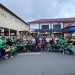 Direktur Lalu Lintas Polda Bengkulu, Kombes Pol. Deddy Nata, S.I.K., bersama komunitas motor, ojek online, media, dan stakeholder usai acara silaturahmi di Gedung Ditlantas Polda Bengkulu, Sabtu (30/8/2025). (Dok.Yola)