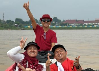 Suasana kemerdekaan di atas Sungai Batanghari, masyarakat Jambi merayakan HUT ke-80 RI dengan penuh semangat dan kebersamaan, Minggu (17/8) (Dok.Penulis)