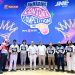 Jajaran manajemen JNE bersama para juri dan pemenang utama berfoto bersama dalam acara puncak JNE Content Competition 2025 di CGV FX Sudirman, Jakarta Selatan, Rabu (30/7/2025). (Dok. Humas JNE)