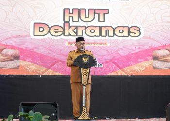 Sekretaris Daerah Provinsi Jambi, Dr. H. Sudirman, S.H., M.H., menyampaikan sambutan pada peringatan HUT ke-45 Dekranas di Ev Garden, Kota Jambi, Selasa (5/8/2025). (Dok. Nahar)