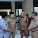 Gubernur Jambi Al Haris (dua dari kiri) berbincang dengan Bupati Bungo H. Dedy Putra (dua dari kanan) saat meninjau SMK Titian Teras di Bathin II Babeko, Bungo, Selasa (5/8/2025). (Foto: Novriansah/Diskominfo Provinsi Jambi)