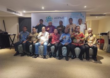 Ketua ADPMET yang juga Gubernur Jambi, Al Haris (tengah), memimpin rapat koordinasi perdana ADPMET periode 2025–2030 di Hotel Gran Mahakam, Jakarta, Kamis (7/8/2025). (Dok. Humas)