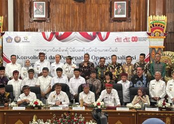 Gubernur Jambi Al Haris bersama sejumlah menteri dan kepala daerah menghadiri Rapat Konsolidasi Nasional dan Percepatan Operasionalisasi Koperasi Desa/Kelurahan Merah Putih di Kantor Gubernur Bali, Jumat (8/8/2025). (Foto: Diskominfo Provinsi Jambi)