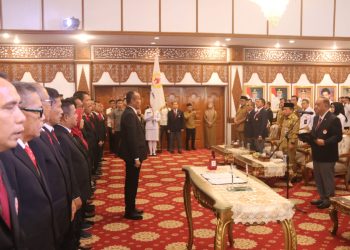 Gubernur Jambi Al Haris memimpin pelantikan Pengurus KONI Provinsi Jambi periode 2025–2029 di Auditorium Rumah Dinas Gubernur Jambi, Senin (11/8/2025). (Dok. Yola)