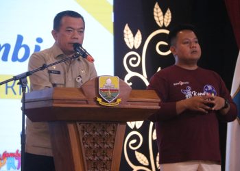 Gubernur Jambi Al Haris memberikan sambutan saat melepas 88 kontingen Pramuka Berkebutuhan Khusus yang akan mengikuti Perkemahan Tingkat Nasional 2025 di Cibubur, Jakarta, Selasa (12/8/2025). (Dok. Erit- Kominfo)