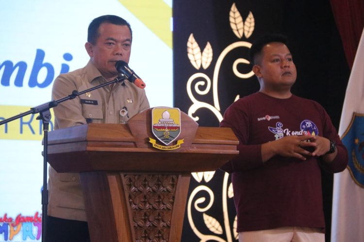 Gubernur Jambi Al Haris memberikan sambutan saat melepas 88 kontingen Pramuka Berkebutuhan Khusus yang akan mengikuti Perkemahan Tingkat Nasional 2025 di Cibubur, Jakarta, Selasa (12/8/2025). (Dok. Erit- Kominfo)