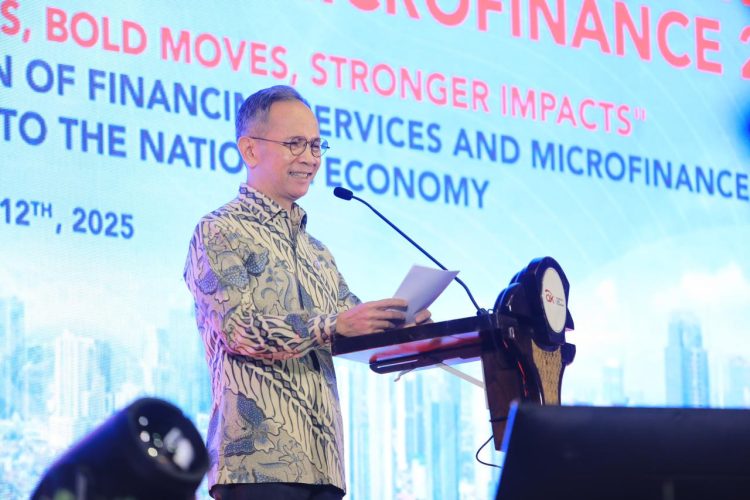 Ketua Dewan Komisioner OJK Mahendra Siregar menyampaikan sambutan pada pembukaan National Forum of Financing Services and Microfinance 2025 di Jakarta, Selasa (12/8/2025). (Dok. Humas OJK Jambi)