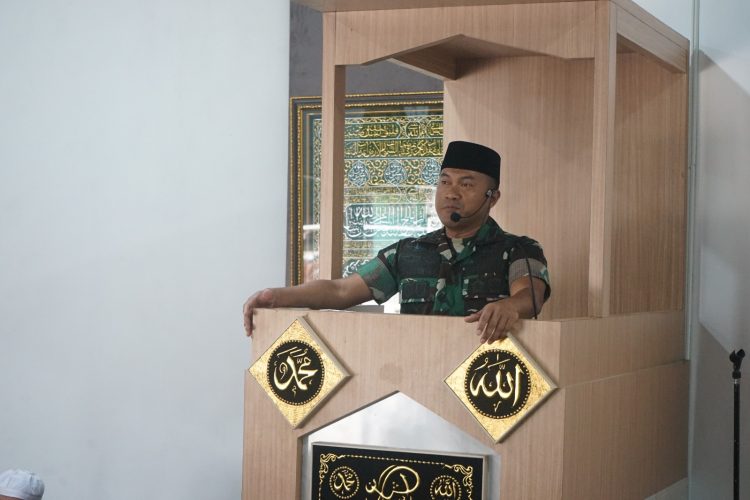 Komandan Kodim 0416/Bute Letkol Inf Dedy Pungky Irawanto memberikan sambutan saat meresmikan TPA Nur Rahman di lingkungan Makodim 0416/Bute, Bungo, Rabu (20/8/2025). (Dok. Humas)