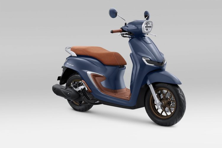 Tampilan New Honda Stylo 160 varian warna Royal Matte Blue (Dok. Sisnsen)