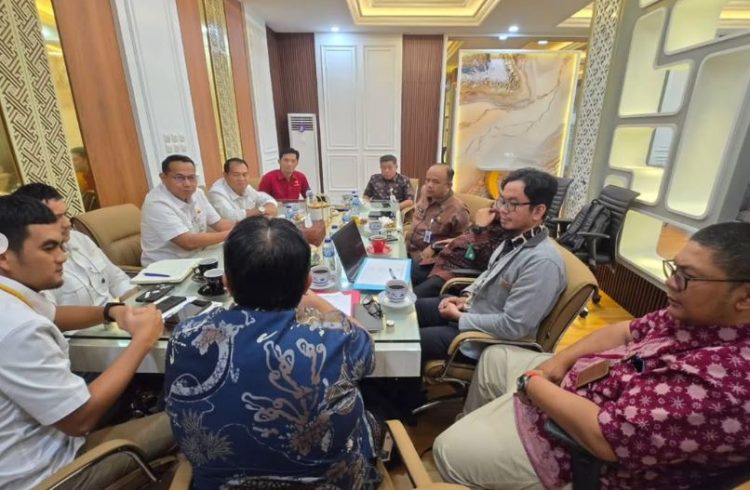 Suasana rapat teknis antara Dinas PUPR Provinsi Jambi dan manajemen PetroChina membahas alokasi dana CSR untuk pembangunan infrastruktur daerah, Kamis (28/8/2025). (Dok. Humas)