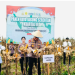 Kapolda Jambi Irjen Pol Krisno H Siregar bersama Gubernur Al Haris dan pejabat terkait memanen jagung pada panen raya serentak kuartal III di Kecamatan Geragai, Tanjung Jabung Timur, Sabtu (27/9/2025), (Dok. Nahar)