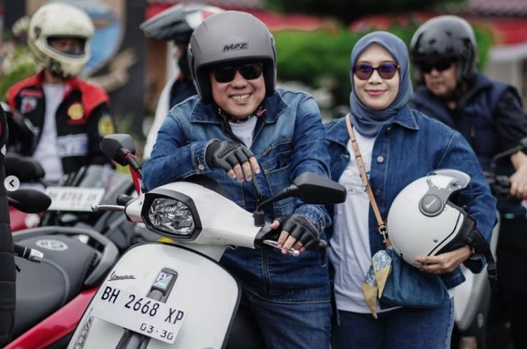 Kepala Dinas PUPR Provinsi Jambi, Muzakir, bersama istri mengikuti kegiatan Sunmori Merdeka dalam rangka memperingati HUT ke-80 Republik Indonesia di Kota Jambi, Minggu (24/8/2025). (Dok Stepanus)