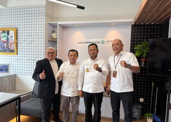Gubernur Al Haris bersama jajaran pengurus ADPMET saat berdiskusi di kantor ADPMET, Gedung SCBD, Jakarta Selatan, Senin (15/9/2025). (Dok.Erit - kominfo)