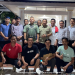 Koordinator Wilayah PBSI Pusat Sudarto Adinagoro berjabat tangan  (kanan ) dengan Ketua Pengprov PBSI Bengkulu Suharto (kiri) usai pertemuan konsolidasi menjelang Musprov PBSI Bengkulu 2025, Jumat (26/9/2025) malam. (Dok. Yola)