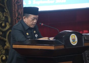 Gubernur Jambi, Dr. H. Al Haris, S.Sos., M.H., menyampaikan sambutan dalam Rapat Paripurna DPRD Provinsi Jambi, Rabu (3/9/2025). (Dok. Stepanus)