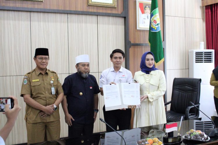 Program Srikandi diharapkan mampu mempercepat target UHC di Indonesia. Dengan keterlibatan sektor swasta, pemerintah optimistis semakin banyak masyarakat kurang mampu yang bisa kembali aktif sebagai peserta BPJS Kesehatan tanpa terbebani biaya. (Yol)