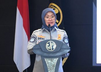 Plt. Direktur Utama Jasa Raharja Dewi Aryani Suzana menyampaikan sambutan pada penandatanganan Perjanjian Kerja Sama dengan Korlantas Polri di Jakarta, Selasa (9/9/2025). (Dok. Humas JR)