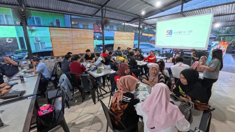 Puluhan bikers Honda PCX Club Indonesia (HPCI) Chapter Jambi dan konsumen setia mengikuti Fun Gathering Harpelnas 2025 yang digelar Sinsen di Café Jas Kupi, Sabtu (6/9/2025). (Dok. Stepanus)