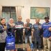 Tim Yamaha Jambi bersama dealer Sabang Raya Handil memberikan kejutan spesial berupa kue dan merchandise kepada Sofyan, pelanggan loyal Yamaha sejak 2010, dalam rangka Hari Pelanggan Nasional 2025 di Jambi. (Dok. Daus)