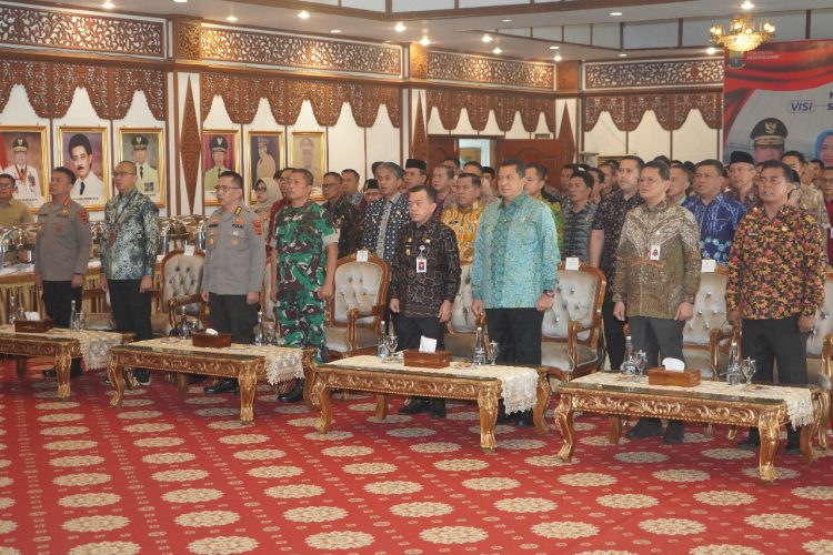 Danrem 042/Gapu Brigjen TNI Heri Purwanto bersama jajaran Forkopimda menghadiri audiensi bersama Wamen PANRB di Auditorium Rumah Dinas Gubernur Jambi, Rabu (18/9/2025), (Dok, Nahar)