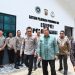 Kapolda Jambi Irjen Pol Krisno H. Siregar bersama Wamen PAN-RB Purwadi Arianto dan Gubernur Jambi Al Haris meninjau Satuan Pelayanan Pemenuhan Gizi (SPPG) Polda Jambi, Kamis (18/9/2025). (Dok. Nahar)