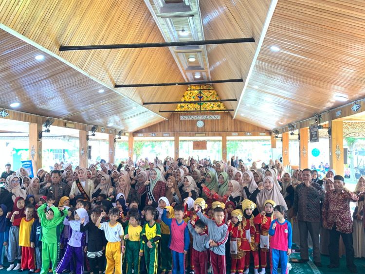 Wamen PAN-RB Purwadi Arianto bersama Gubernur Jambi Al Haris meninjau pelayanan di RSUD Raden Mattaher Kamis (18/9/2025). (Dok. Us)