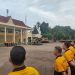 Kabid Propam Polda Bengkulu, Kombes Pol Sugeng Pujihartono, memberikan arahan kepada personel saat apel olahraga pagi di Lapangan Anton Soedjarwo, Mapolda Bengkulu, Jumat (19/9/2025). (Dok Yola)