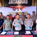 Kapolresta Jambi Kombes Pol Boy Siregar didampingi Kabid Humas Polda Jambi Kombes Pol Mulia Prianto saat konferensi pers pengungkapan kasus pencurian besi dalam aksi unjuk rasa DPRD, Jumat (19/9/2025). (Dok. Nahar)