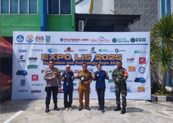 Bhabinkamtibmas Kelurahan Pinang Merah Aiptu Nasarudin bersama jajaran TNI, pejabat pemerintah, dan pihak kampus saat menghadiri Expo LIS 2025 di Politeknik Jambi, Selasa (23/9/2025). (Dok. Nahar)