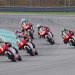 Pebalap binaan Astra Honda Motor melibas tikungan di ajang Idemitsu Asia Talent Cup. Empat wakil Indonesia siap tampil di putaran keempat IATC 2025 di Sirkuit Motegi, Jepang, 27–28 September. (Dok. Sinsen)