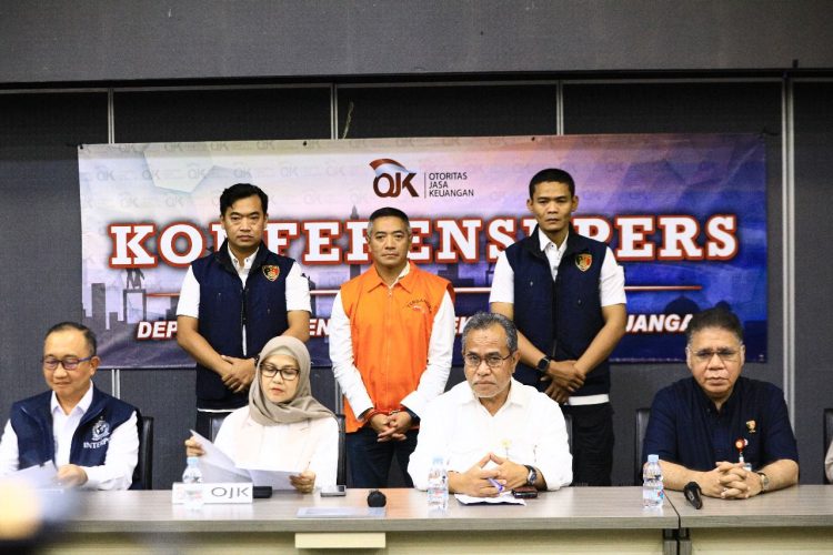 Konferensi pers Otoritas Jasa Keuangan (OJK) bersama Polri terkait penangkapan AAG, buronan kasus Investree, di Jakarta, Jumat (26/9/2025). (Dok. Humas OJK Jambi)