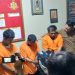 Polisi menghadirkan dua tersangka curanmor yang juga terlibat dalam kasus begal sadis di Jelutung saat rilis perkara di Polsek Kota Baru, Jambi, Jumat (26/9/2025). (Dok. Nahar)