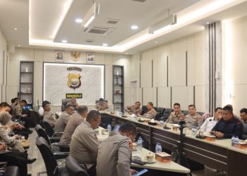 Kapolda Bengkulu Irjen Pol. Mardiyono bersama pejabat utama mengikuti Dialog Strategis Nasional Transformasi Polri secara daring di Mapolda Bengkulu, Senin (29/9/2025). (Dok. humas)