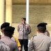 Wakapolda Bengkulu Brigjen Pol. Dicky Sondani memberikan arahan kepada personel saat apel pagi di Lapangan Anton Soejarwo Polda Bengkulu, Selasa (30/9/2025) (Dok. Yola)