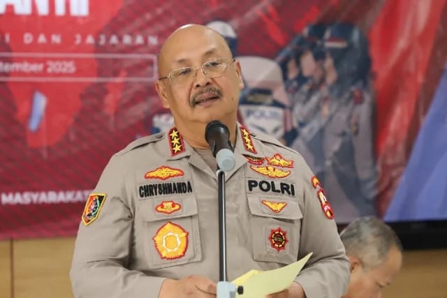 Kalemdikpol Polri Komjen Pol Chryshnanda Dwilaksana menyampaikan arahan tentang pentingnya kerendahan hati dan kebermanfaatan anggota Polri dalam melayani masyarakat, Selasa (30/9/2025). (Doki. Humas Polri)