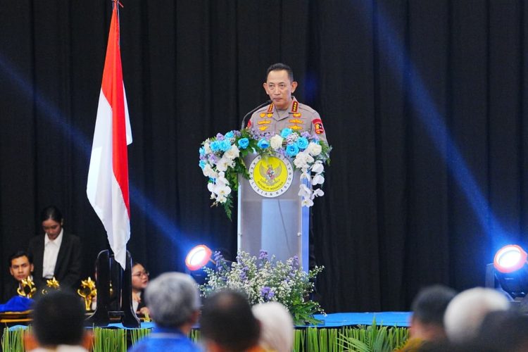 Kapolri Jenderal Listyo Sigit Prabowo, memberikan sambutan dan menyerahkan penghargaan di acara Kompolnas Award tahun 2025 di Hotel Merlyn Park, KH. Hasyim Ashari, Gambir, Jakarta Pusat, Kamis (16/10/2025). (Dok.Humas Polri)